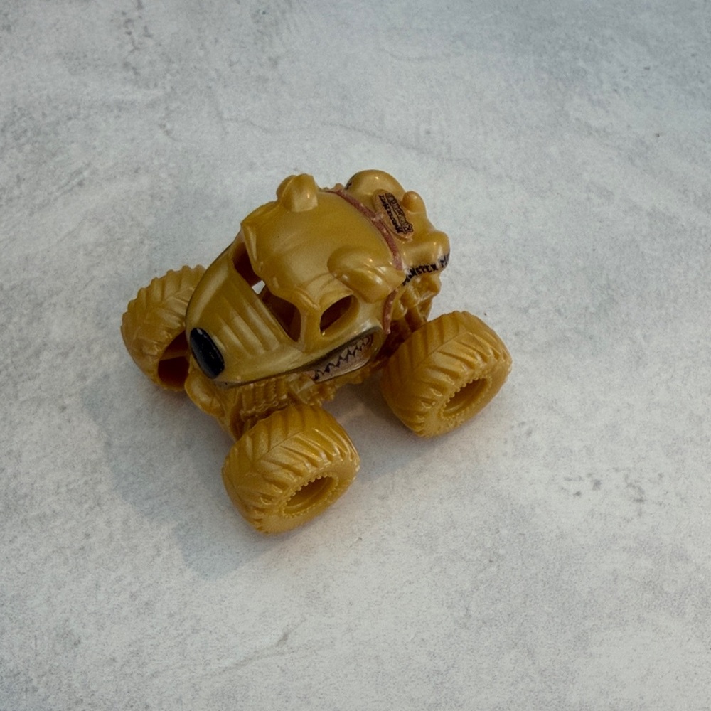 2023 Spin Master monster jam mini series 12 #70 Gold Monster Mutt Chase